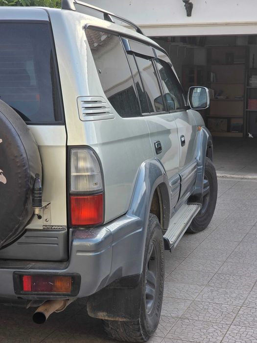 Toyota land cruiser kjz 8 lugares