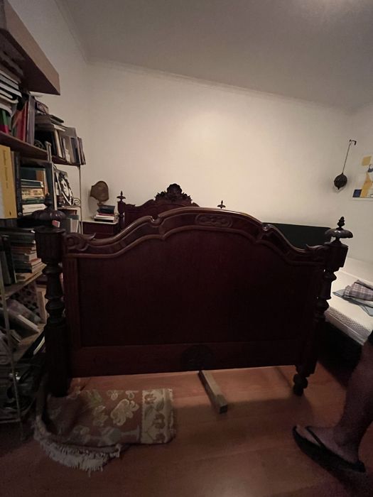 Cama de madeira maciça