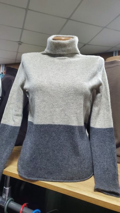 Кашеміровий жіночій світер