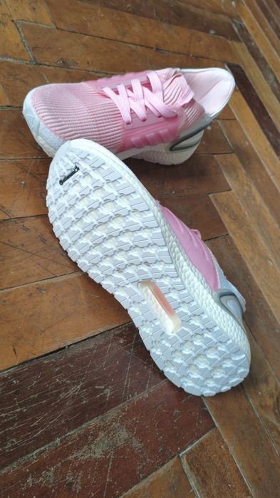 Кросівки жіночі рожеві літні Ultra boost