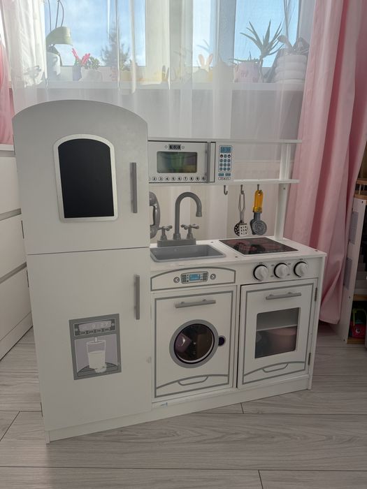 Drewniana kuchnia dla dzieci plus akcesoria