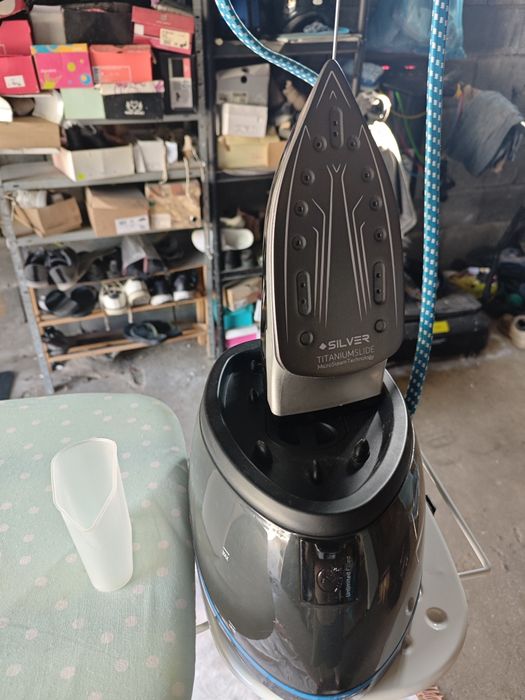 Ferro de passar Roupa com caldeira e a respectiva mesa