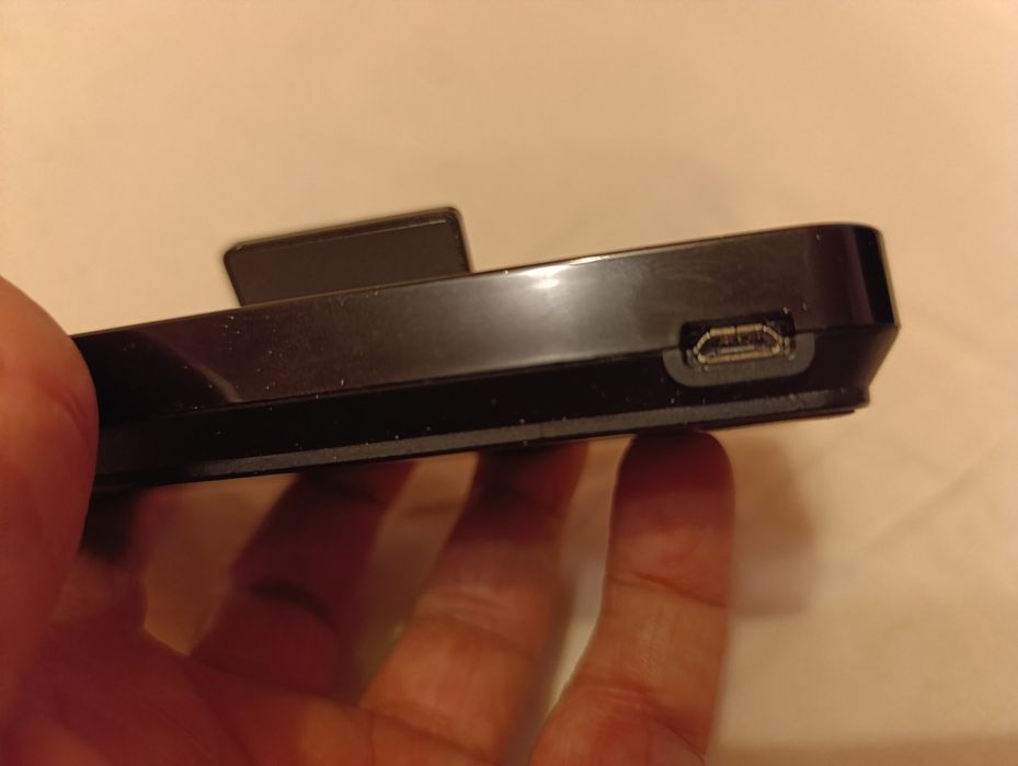 Док станція Motorola, зарядний пристрій для гаджетів USB-micro