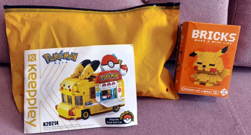 2 zestawy klocki Pokemon kamper Pikachu, figurka