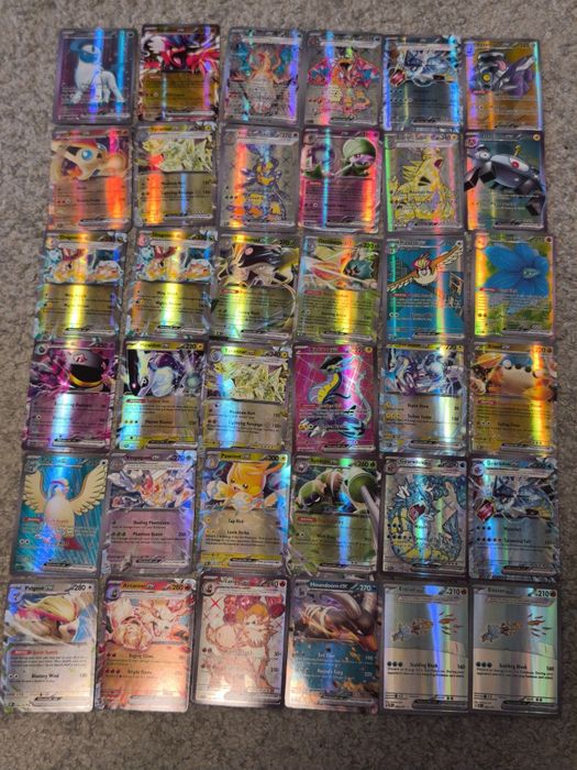 Lote de 36 cartas de coleção
