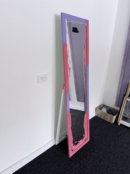 Дзеркало фарбоване в рамі