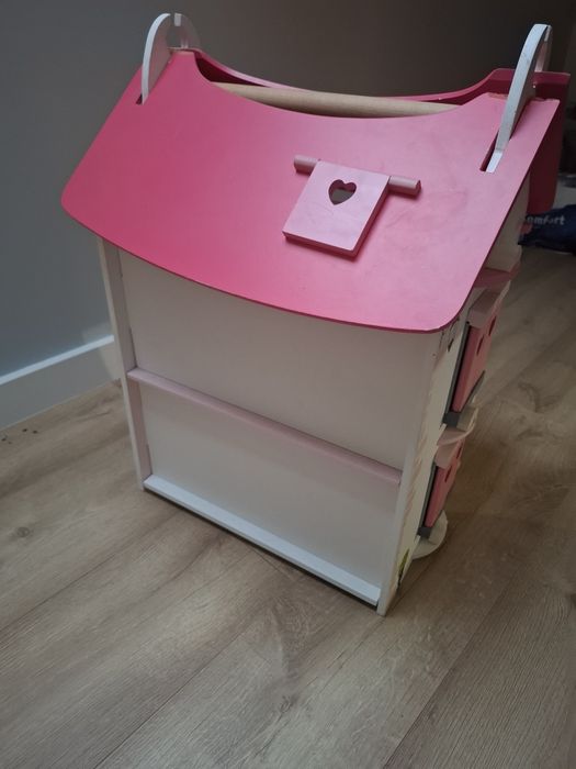 Domek drewniany dla lalek