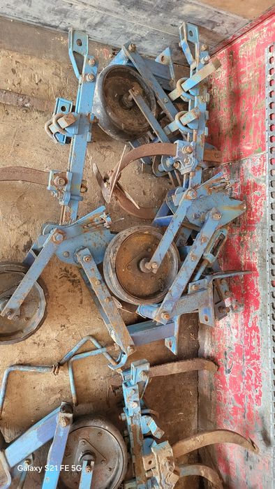 Продам секції міжрядного культиватора КРН