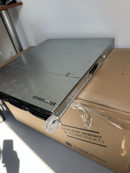 Продаю сервер Supermicro CSE-813M