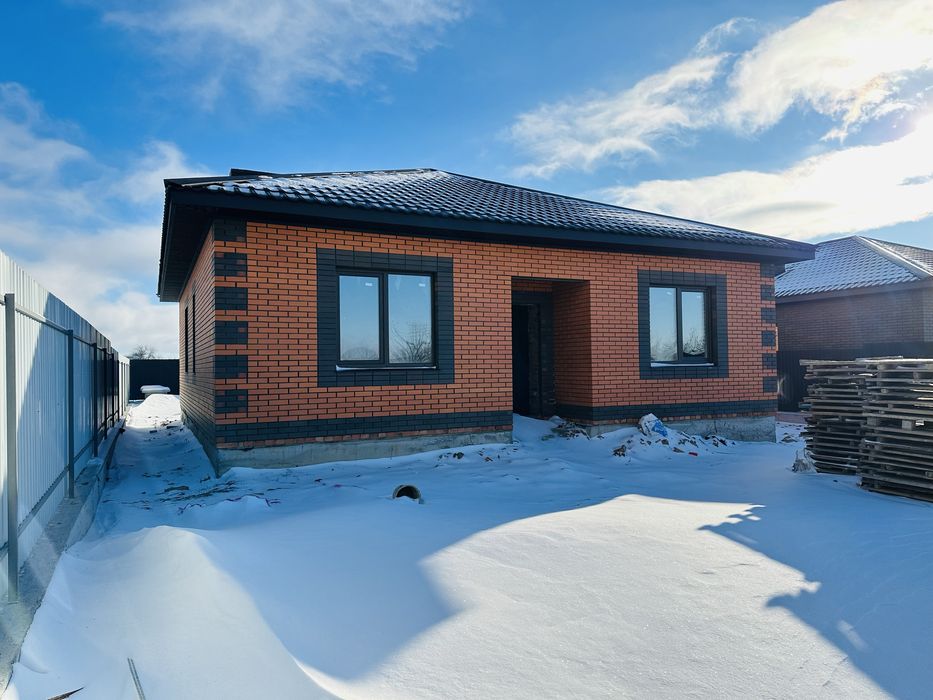 Продаж будинку 95 кв. м, 3 кімнати, на вул.Б. Хмельницького Яkyшинці