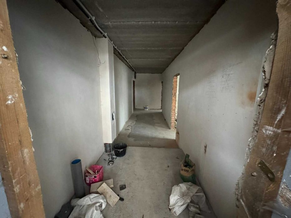 Продається приміщення на 1 поверсі на Слов'янці