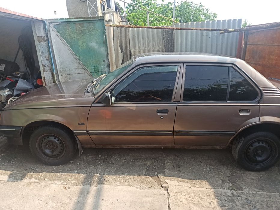 Продам Опель аскона