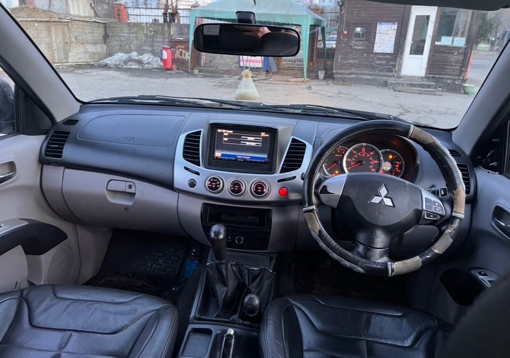 Mitsubishi L200 2011рік