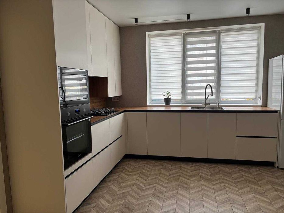 Виготовлення меблів на замовлення / Кухні, шафи на замовлення