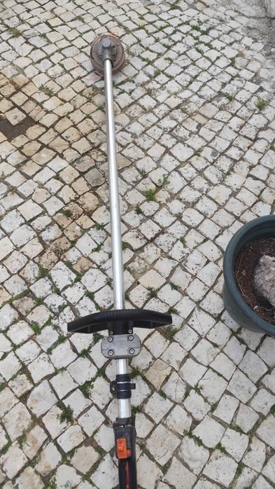 Roçadora Bricofer a Trabalhar