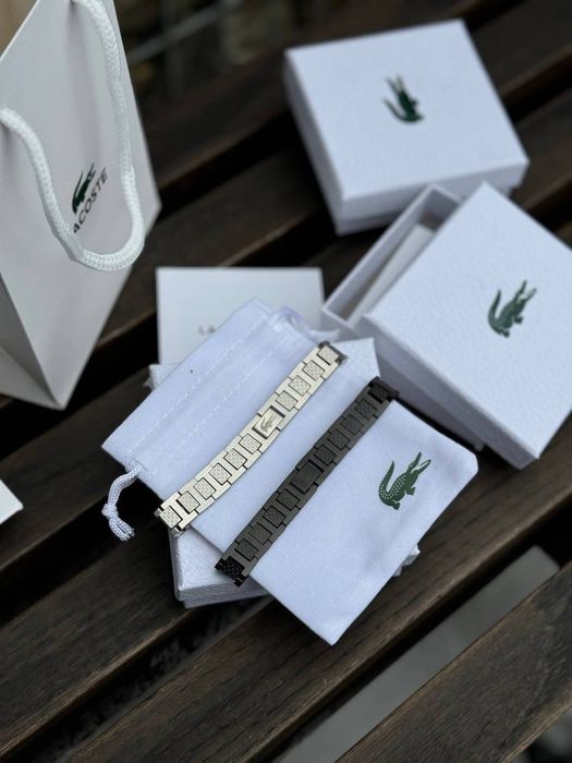 Браслет Lacoste.