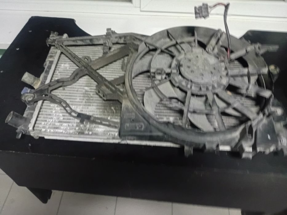 Опель вектра б 98р.в бензин 2.0 РАДІАТОР.