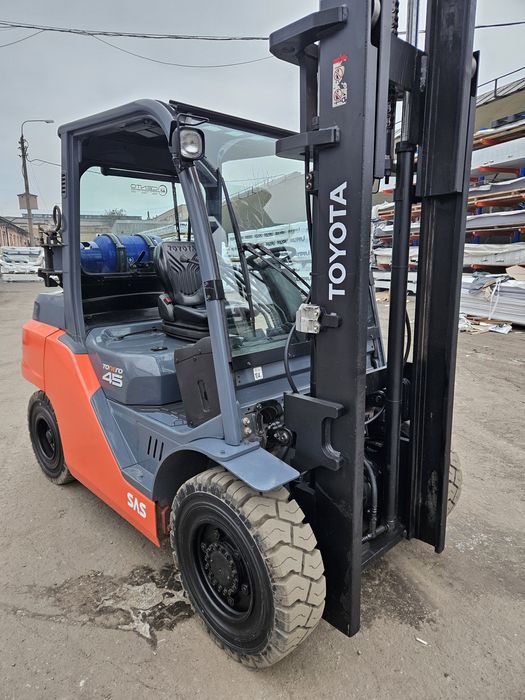 Навантажувач вилковий Toyota 4 тонни. Вилочный погрузчик Тойота 4 т