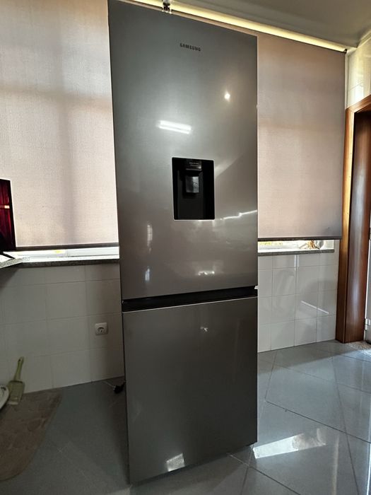 Frigorífico Combinado SAMSUNG RB34C632DSA/EF (No Frost - 185,3 cm - 341L - Inox)