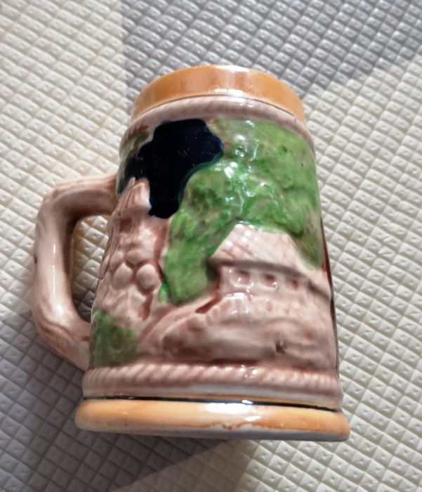 Sprzedam stare miniaturki kufli.