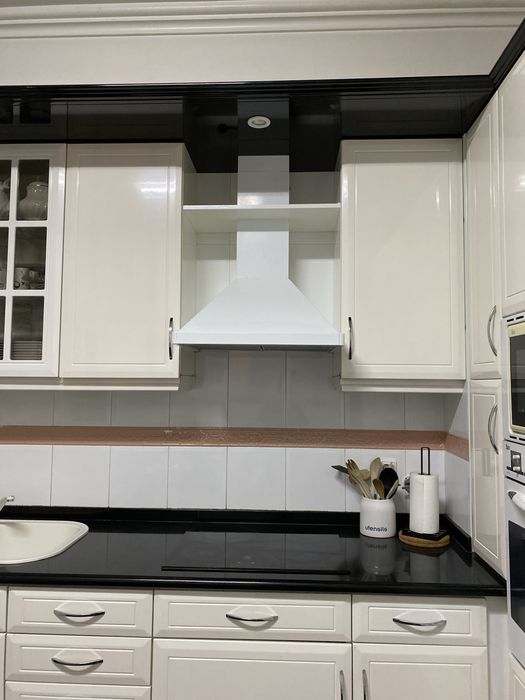 Cozinha e bancada de pedra