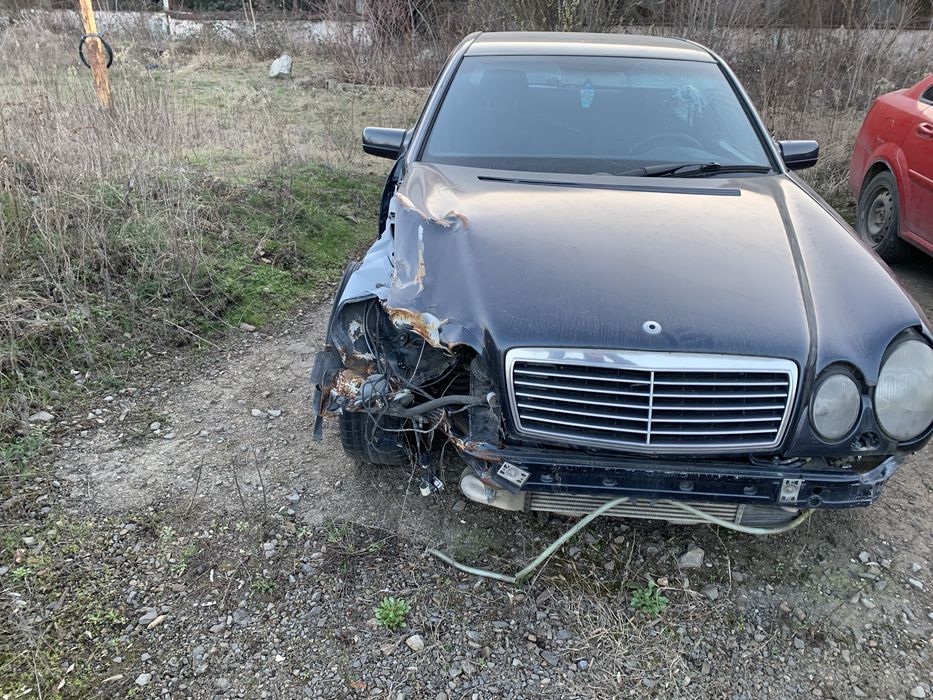Мерседес-Бенс w 210  Е 300