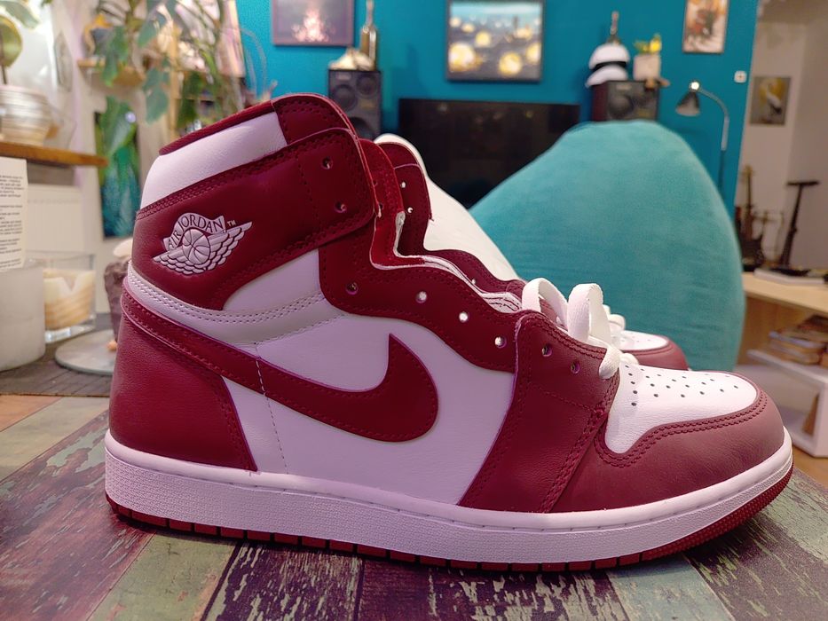 nike air jordan 1 retro high - купити товари моди та стилю - Ціна