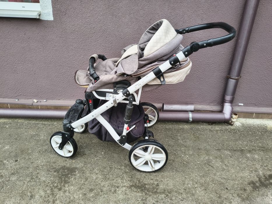 Дитяча коляска коричневий колір