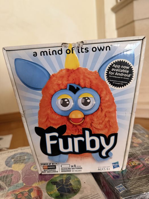 Furby Hasbro 2012 Laranja e Azul (Phoenix) – Testado com Caixa Original