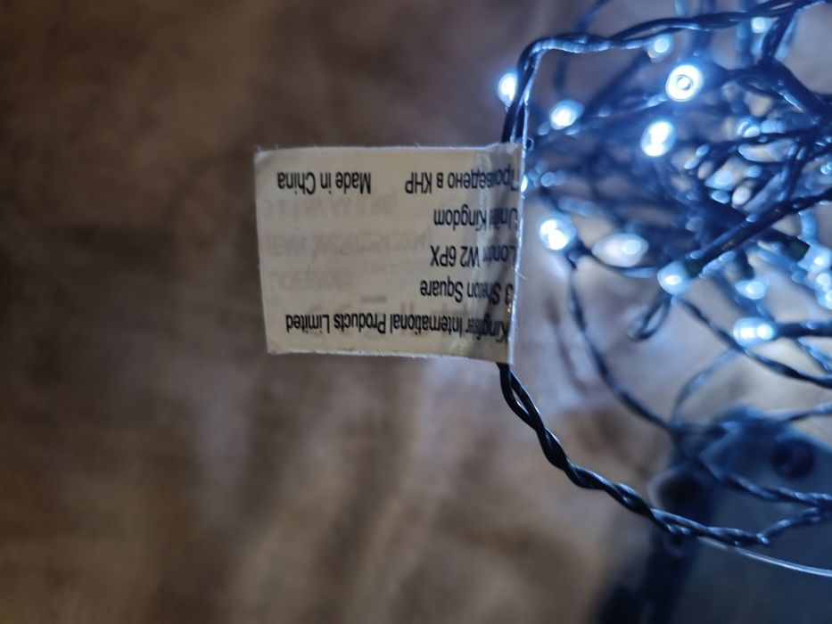 Luzes de natal brancas e amarelas douradas