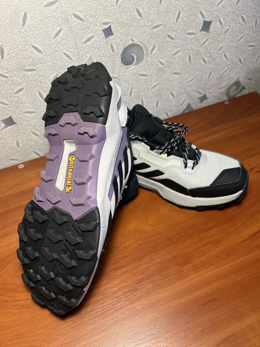 Кросівки Adidas Terrex.