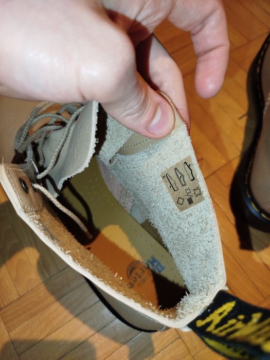 Nowe buty Dr. Martens 45 — beżowe, skóra naturalna, komplet