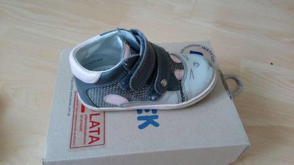 Buty dla dziewczynki BARTEK