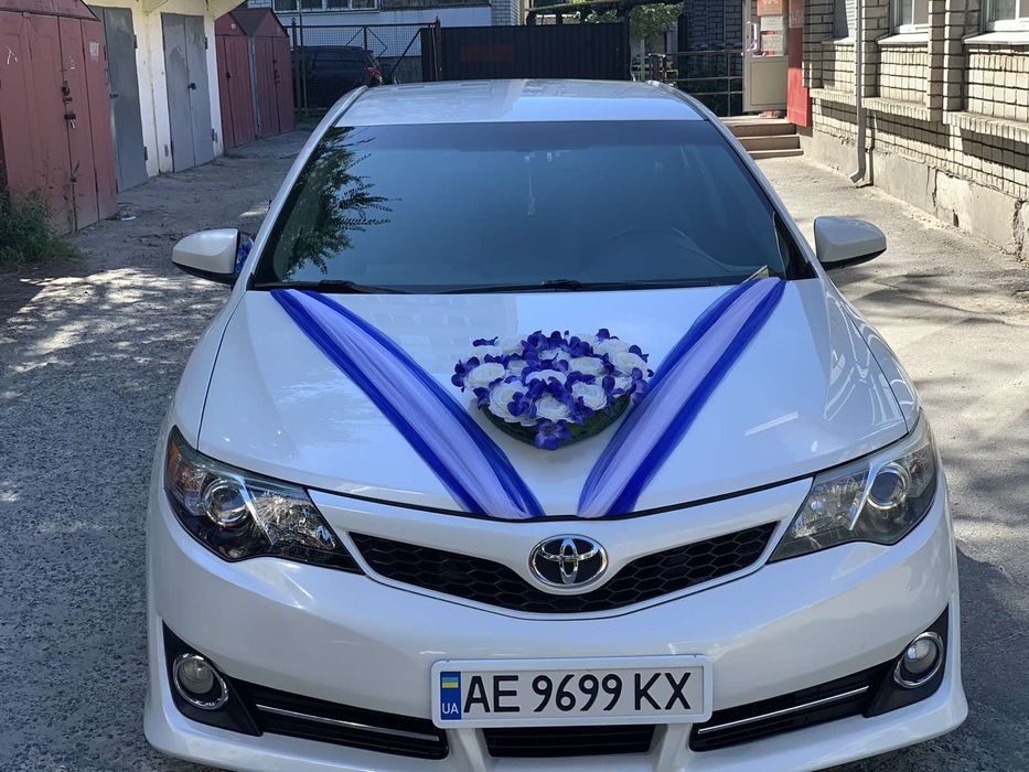 Авто на свадьбу Аренда Авто с водителем Белая Toyota Camry 50 Трансфер