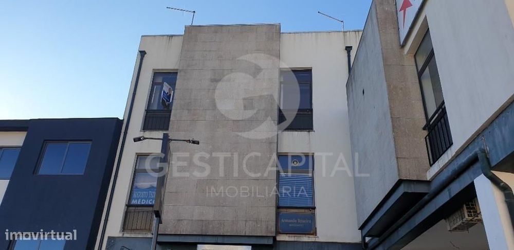 Sala/escritório com 35 m2 junto à Câmara Municipal Marco