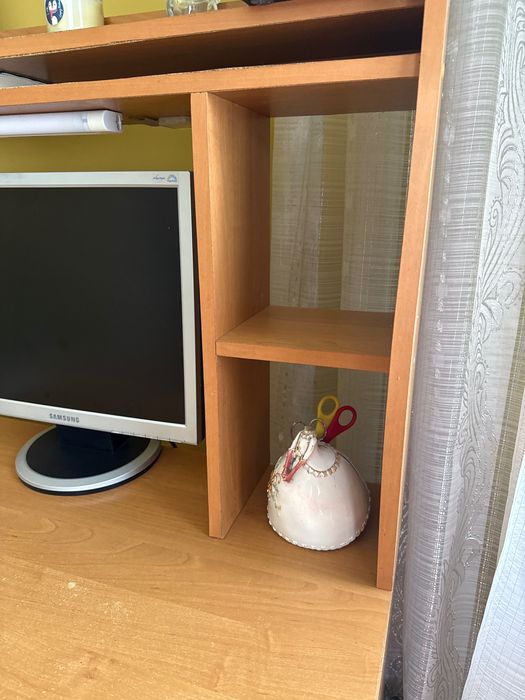продам компʼютерний стіл