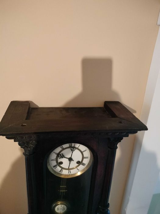 stary drewniany zegar wiszący