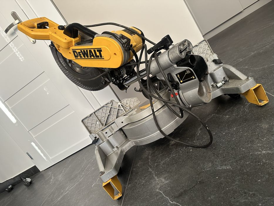 Piła /ukosnica bardzo duza ! dewalt Dw718-QS !! Dania !