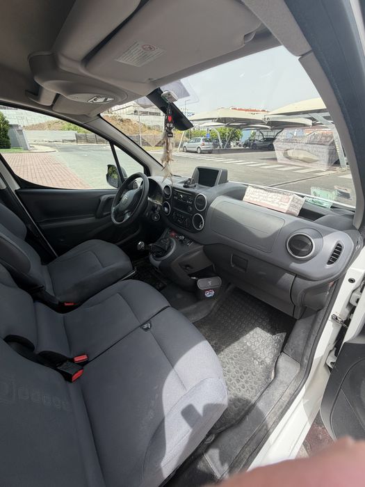 Carrinha Berlingo maxi em muito bom estado 3 lugares