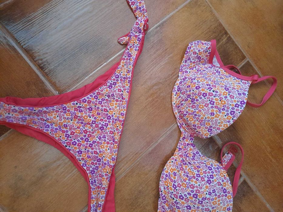 Bikini com padrão floral64751073532163121