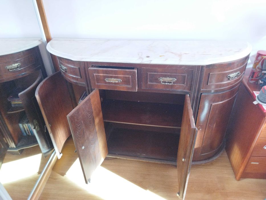 Sapateira madeira com tampo de mármore