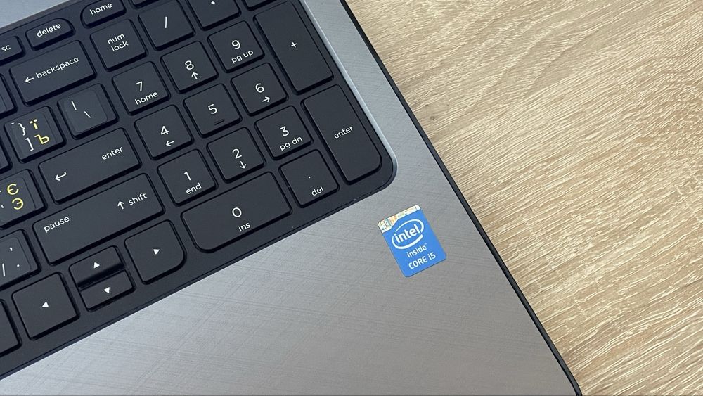 Ноутбук HP Pavilion 15 / Intel Core i5 / 8 GB RAM / SSD / 3 год. акб