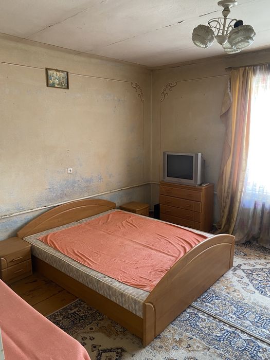 Продається двокімнатна квартира на другому поверсі поруч з центром по вул Берегівська !