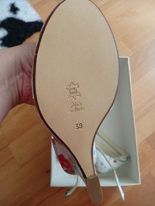 Włoskie buty unikat skóra 38 białe w kwiaty  aldo