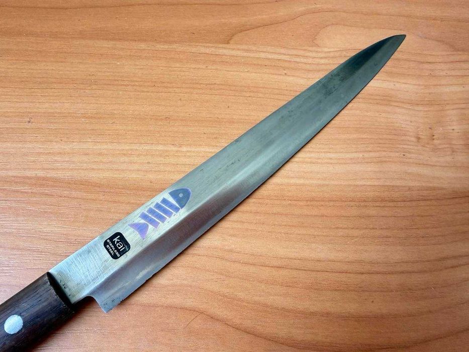 Кухонный японский нож Янагиба производства KAI