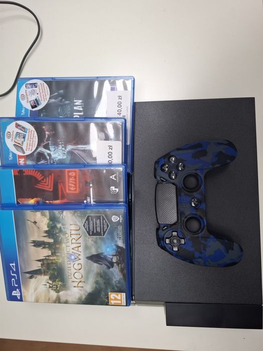 PlayStation 4 + chlodnenie + 3 gry