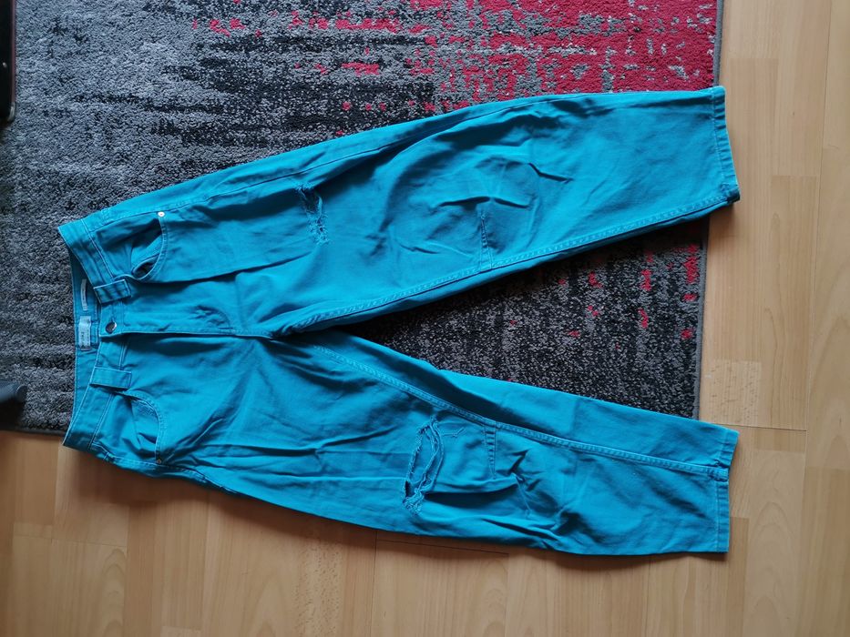 Spodnie jeansowe Bershka 38 z dziurami