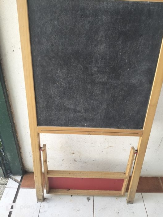 Vendo quadro a zis de um lado e a lápis de cera do outro lado