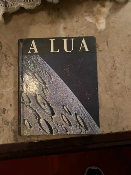 livro a lua capa dura