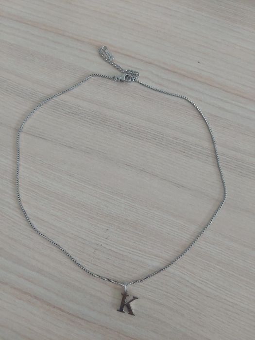 Łańcuszek naszyjnik z zawieszką literą K